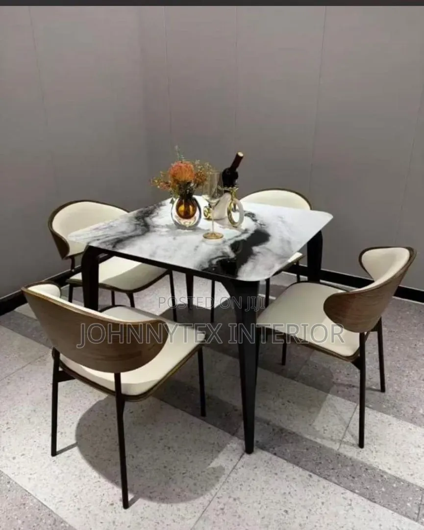 By 4 Ceremics Top Dining Set