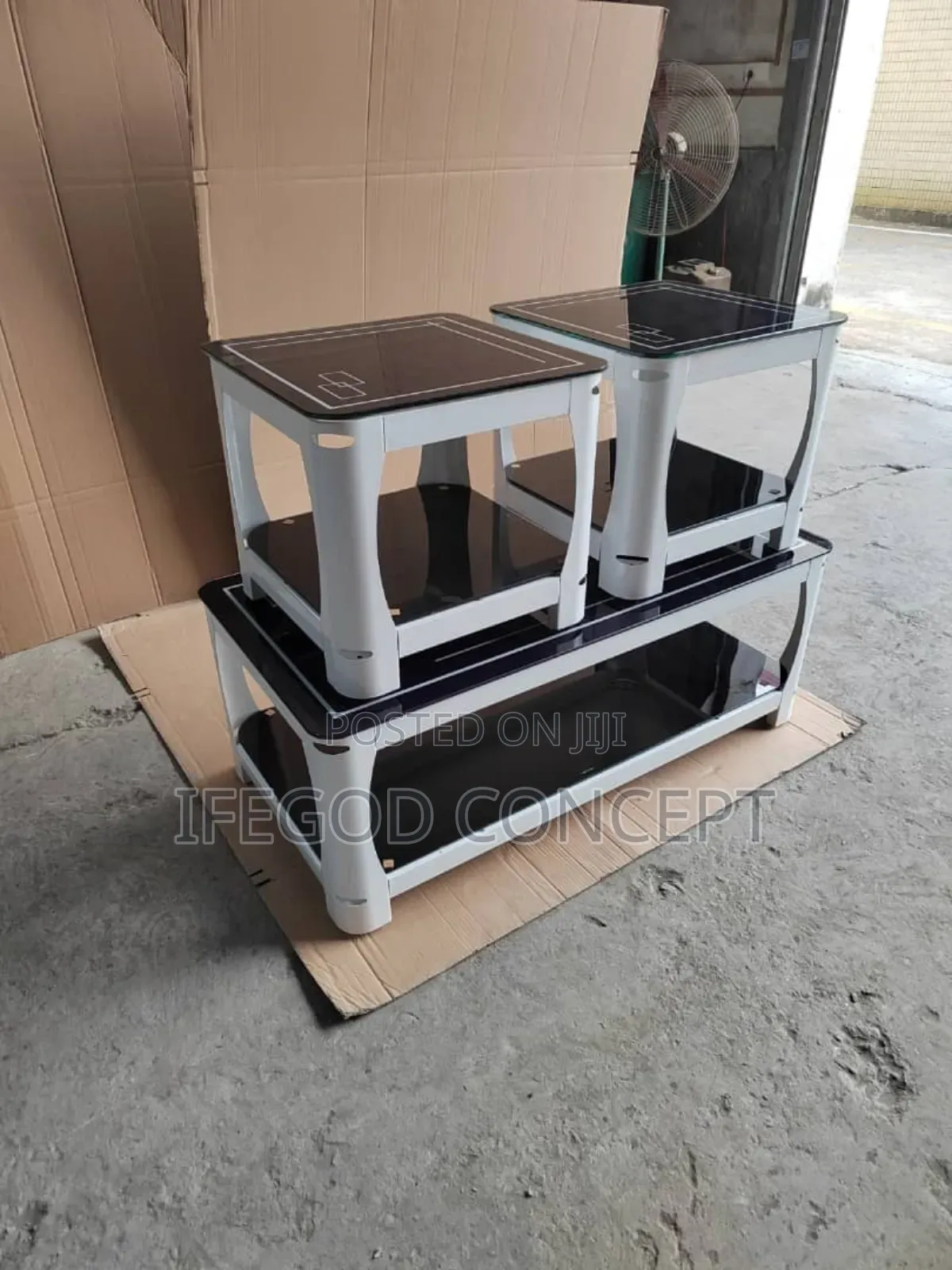 Centre Table With 2 Side Stool