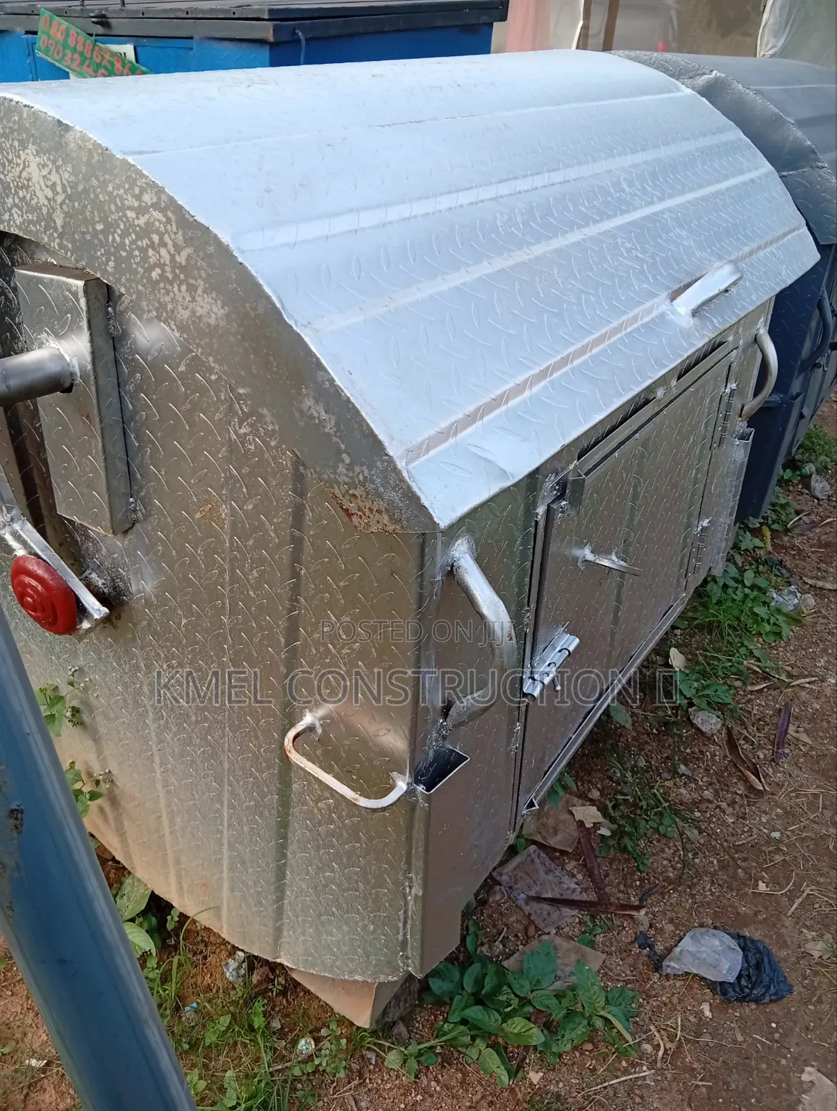 Strong Mobile Garbage Bin Design.