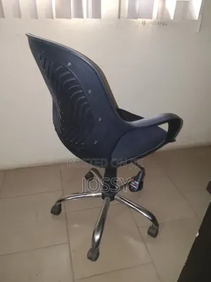 Executive Office Chair – Durable Mesh Back Swivel Chair (UK Used)
