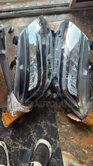 Toyota Rush Headlamp