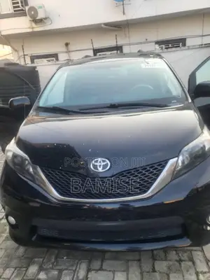 Toyota Sienna SE 8 Passenger 2012 Black