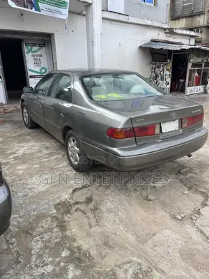 Toyota Camry CE 4dr Sedan (2.2L 4cyl 4A) 2000 Gray