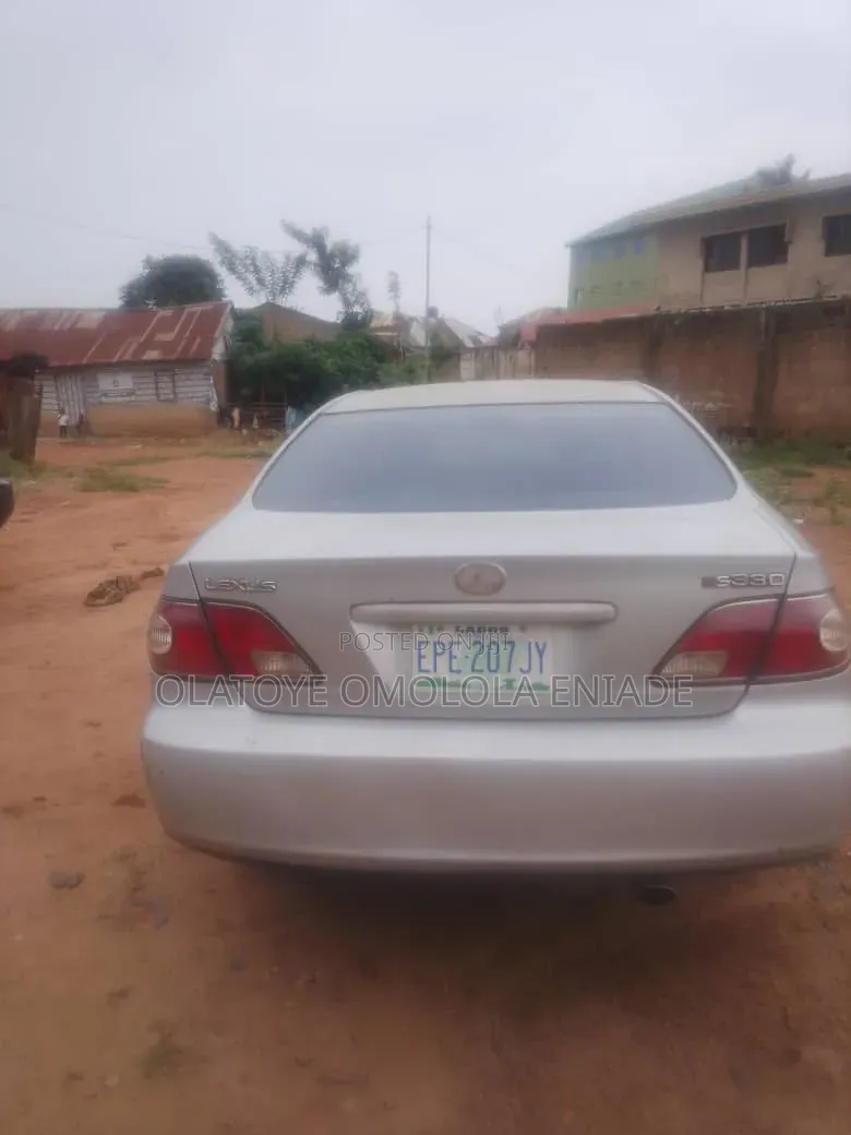 Lexus ES 2024 Silver