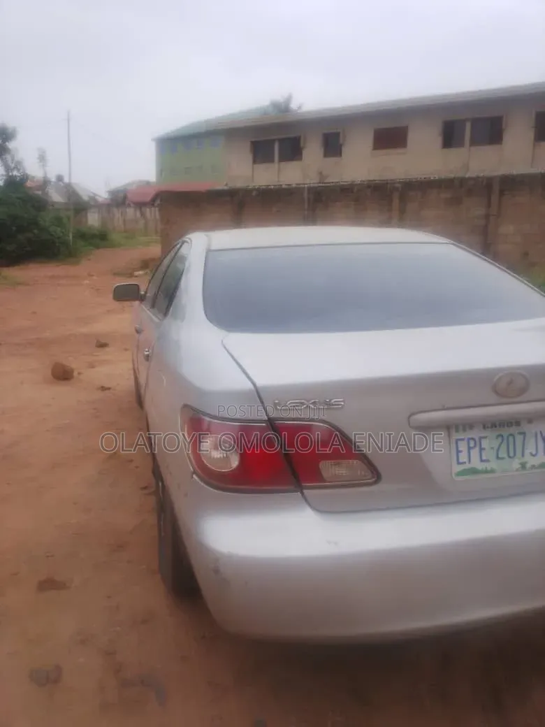 Lexus ES 2024 Silver