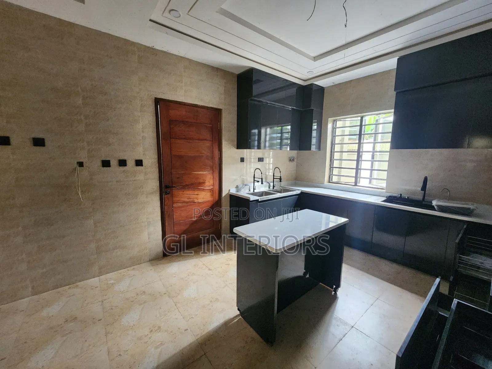 Premium Finish Modern Kitchen Cabinet