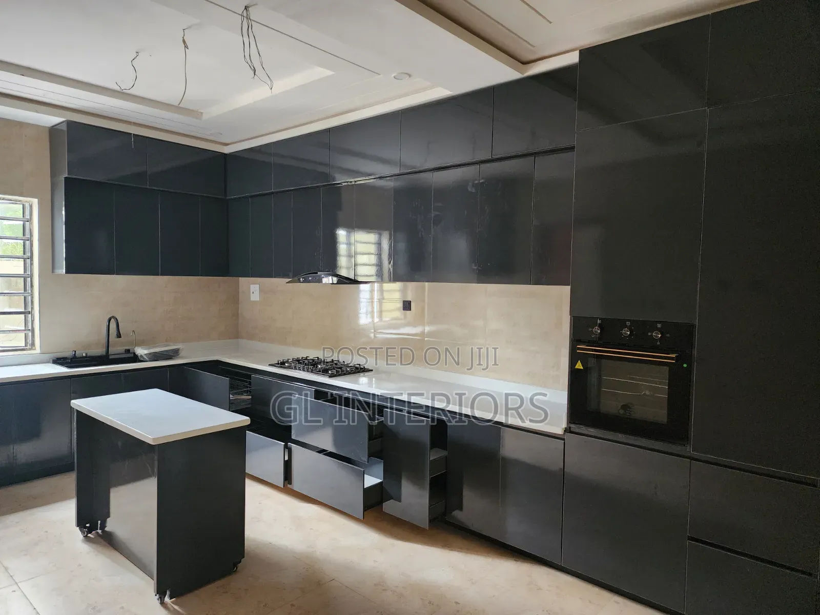 Premium Finish Modern Kitchen Cabinet