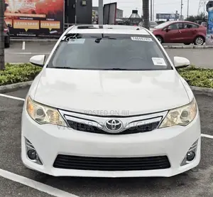 Toyota Camry XLE 4dr Sedan (2.5L 4cyl 6A) 2013 White