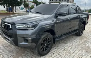 Toyota Hilux 2024 Green