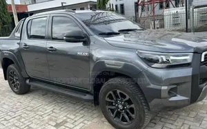 Toyota Hilux 2024 Green