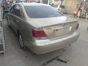 Toyota Camry 2004 Gold