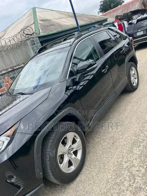 Toyota RAV4 XLE FWD 2020 Black