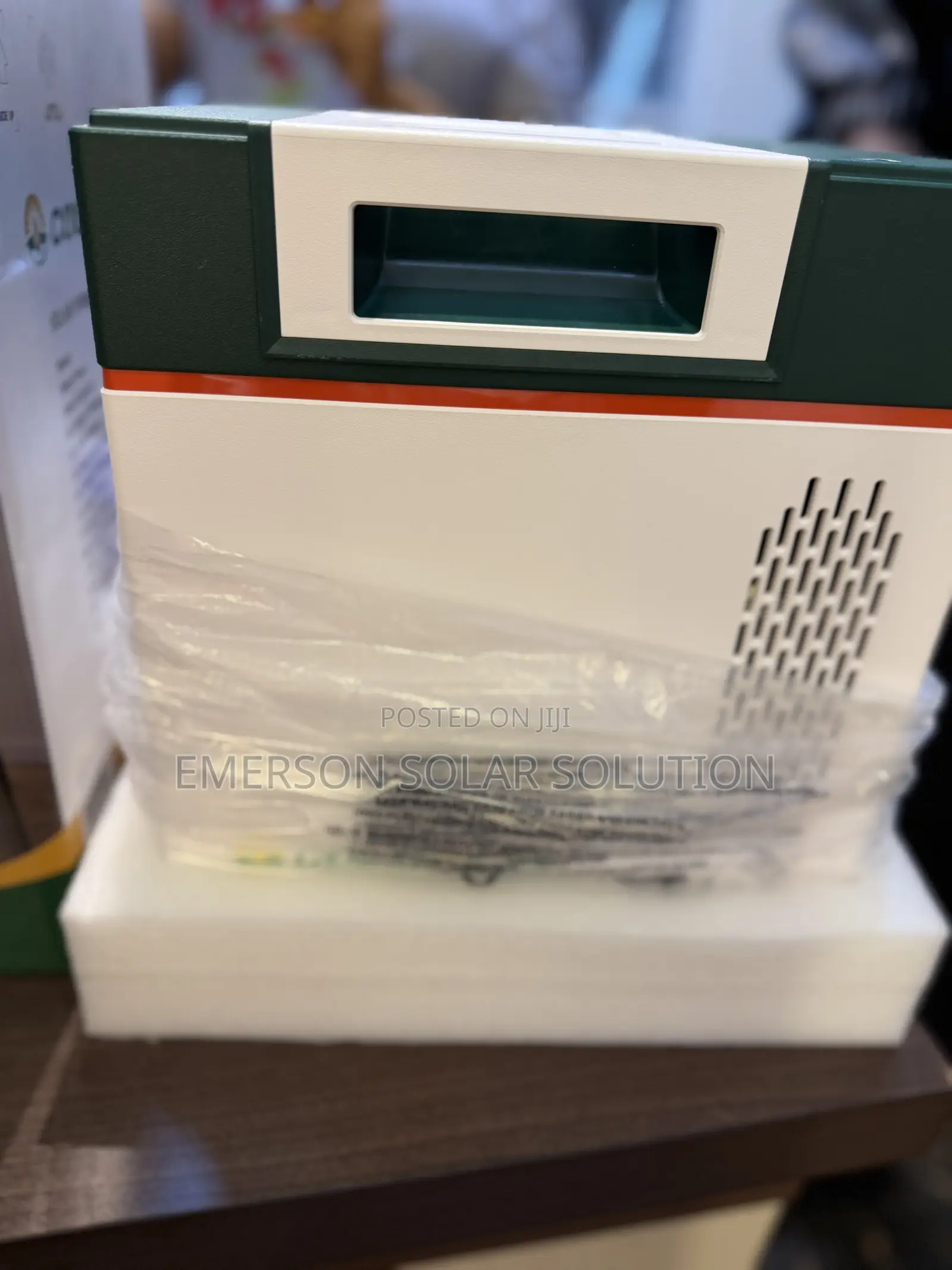2kWh 1000W Cola Portable Solar Generator