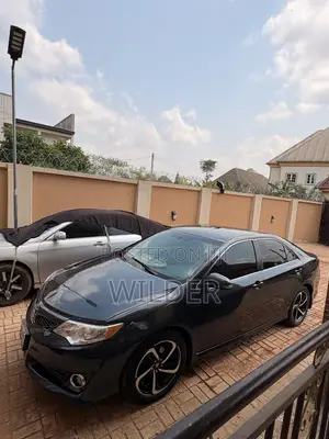Toyota Camry SE 4dr Sedan w/Prod. End 11/13 (2.5L 4cyl 6A) 2014 Gray
