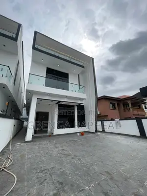 5bdrm Duplex in Megamound Estate for sale