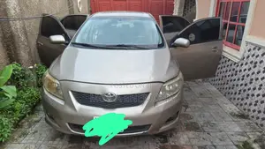 Toyota Corolla 2010 Gold