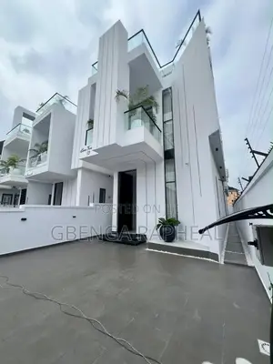 5bdrm Duplex in Megamound Estate for sale