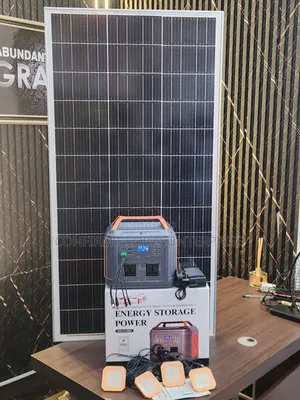 550W Lithium Solar Power Station With 150W Solar Panel 4 Lights