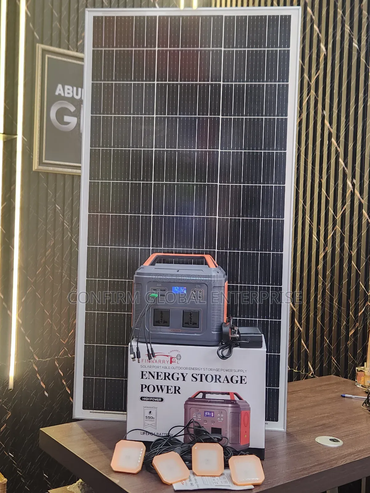 550W Lithium Solar Power Station With 150W Solar Panel 4 Lights