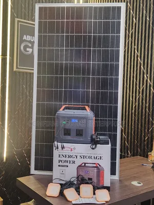 550W Lithium Solar Power Station With 150W Solar Panel 4 Lights