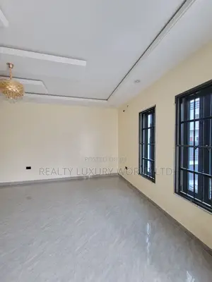 5bdrm Block of Flats in Sabon Lugbe for rent