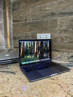 Laptop Apple MacBook Pro 2018 16GB Intel Core i7 SSD 256GB