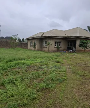 1960sm Land, Fenced and Gated