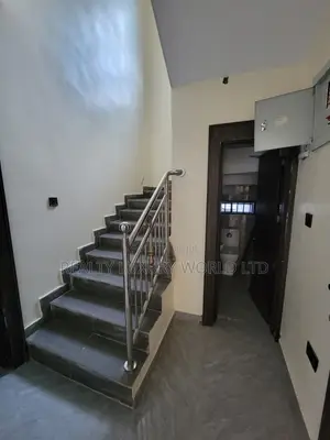 5bdrm Block of Flats in Sabon Lugbe for rent