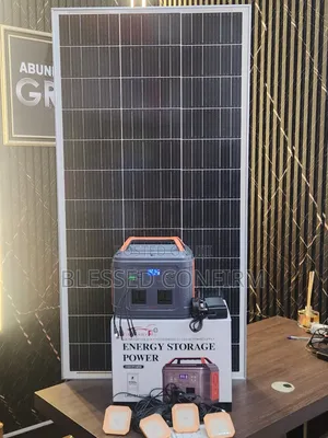 550W Solar Charging Power Station With 150W Panel 4 Bulbs
