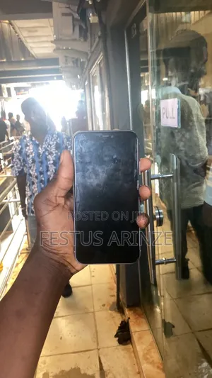 Apple iPhone XR 64 GB Black