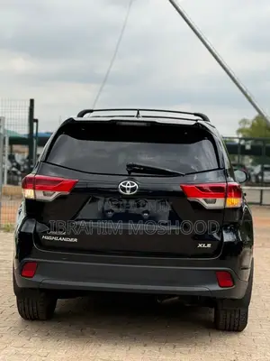 Toyota Highlander XLE 4x2 V6 (3.5L 6cyl 8A) 2018 Black