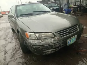 Toyota Camry 2000 Gray