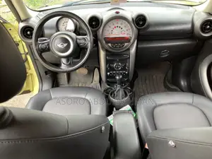 Mini Cooper 2013 Yellow