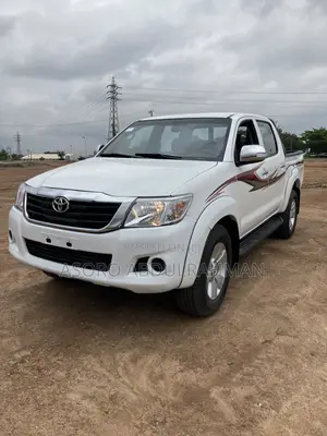 Toyota Hilux 2011 White