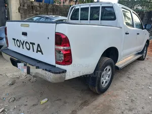 Toyota Hilux 2014 White