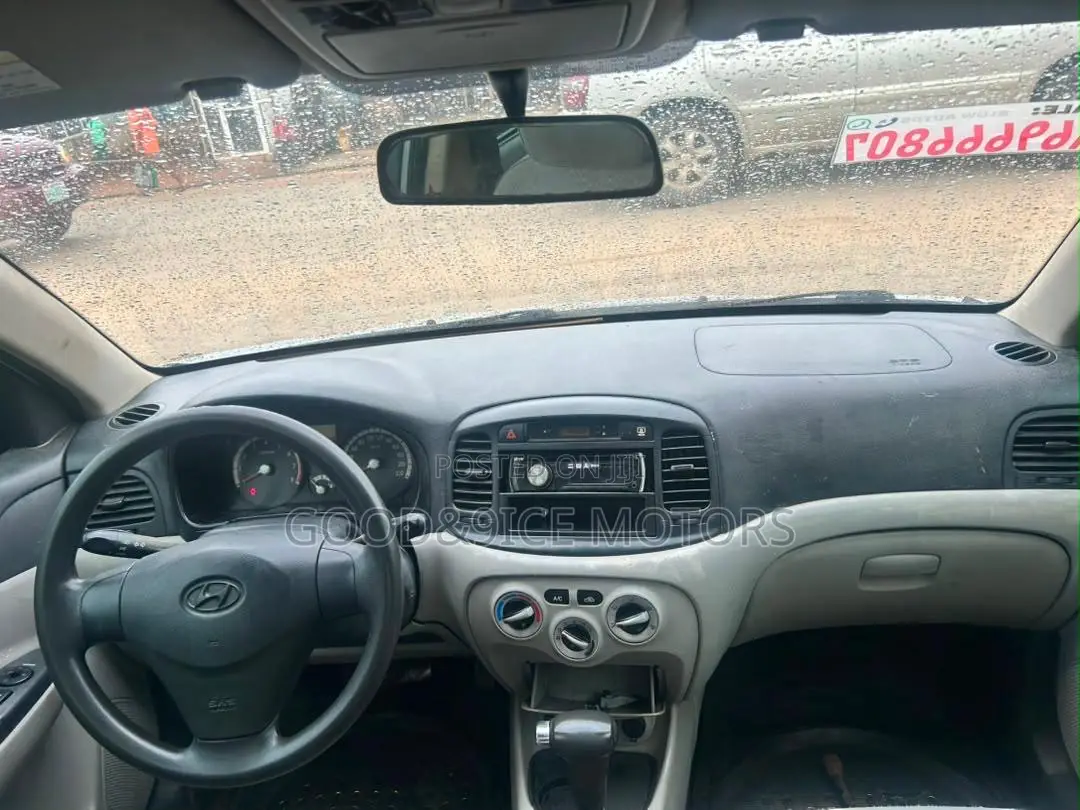 Hyundai Accent 2009 Silver