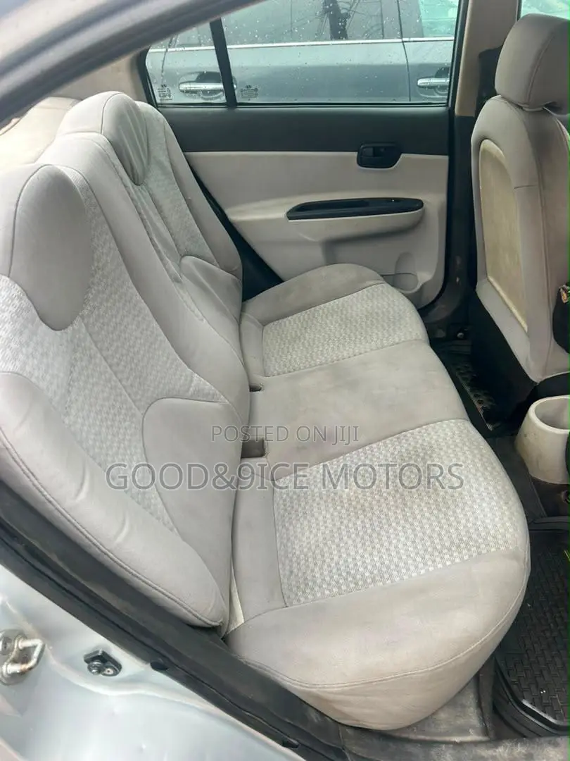 Hyundai Accent 2009 Silver