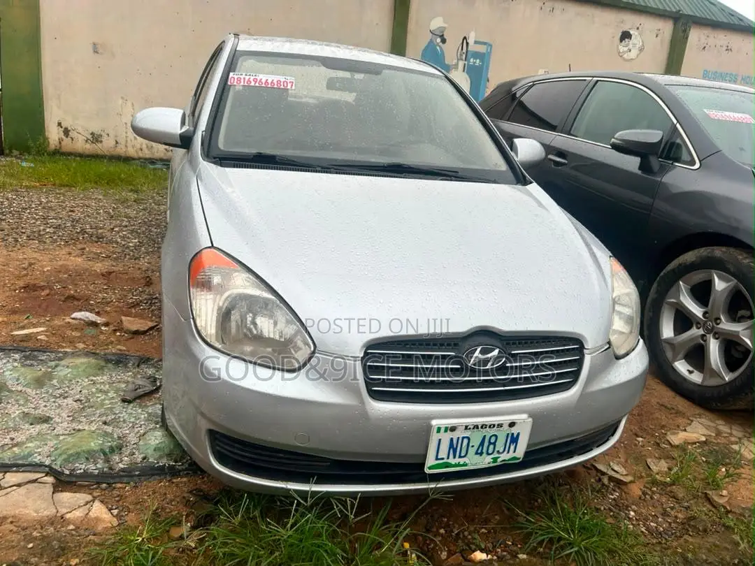 Hyundai Accent 2009 Silver