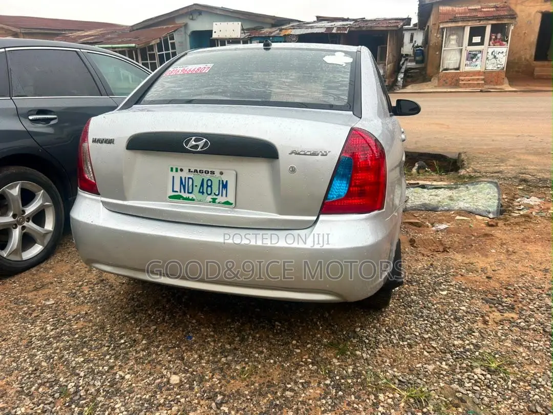 Hyundai Accent 2009 Silver