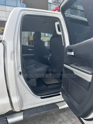 Toyota Tundra SR5 2021 White