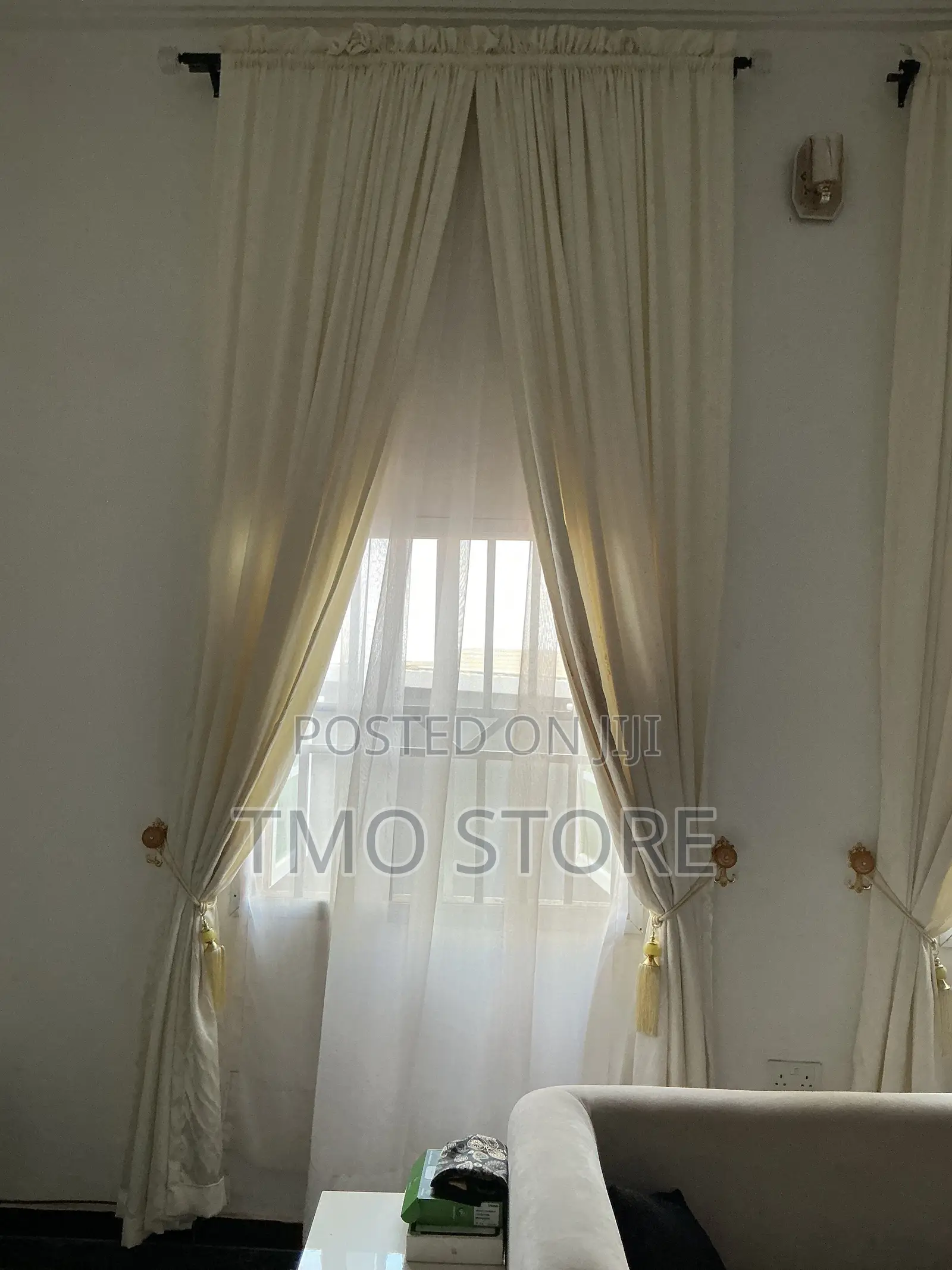 11” Off-White Curtain With Inner