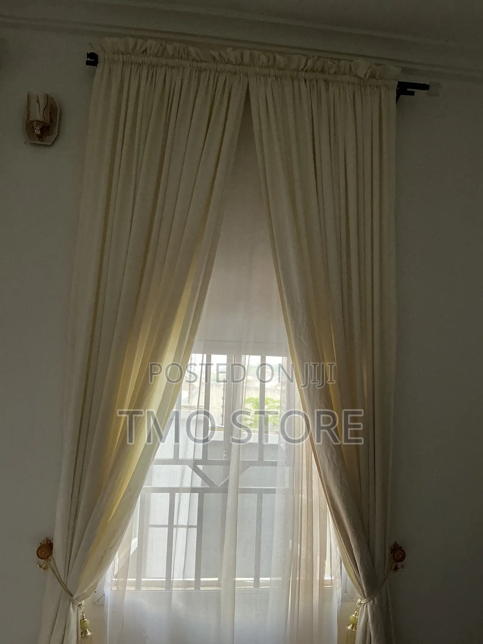 11” Off-White Curtain With Inner