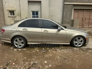 Mercedes-Benz C300 2010 Gold