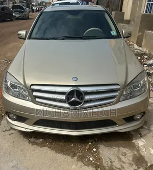 Mercedes-Benz C300 2010 Gold