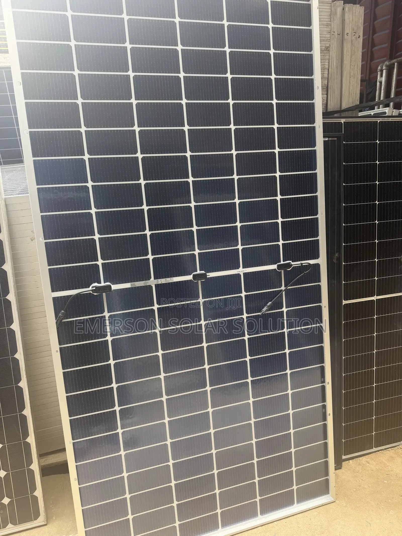 Jinko 650W High-Performance Bifacial Panel