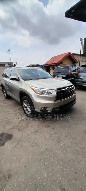 Toyota Highlander 2016 Gold
