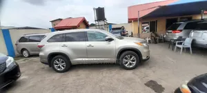 Toyota Highlander 2016 Gold