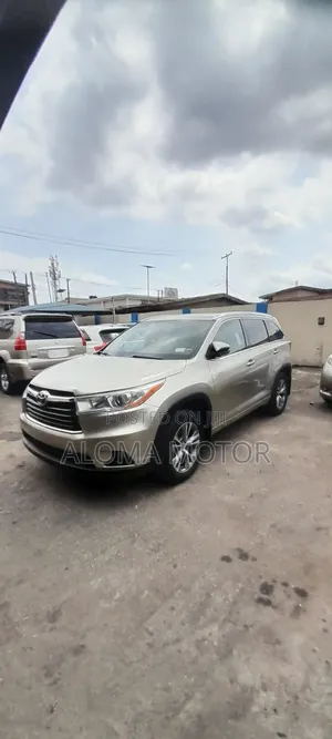 Toyota Highlander 2016 Gold