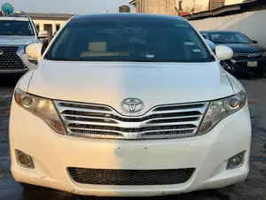 Toyota Venza 2010 White