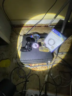 PS4 Pro (Playsation 4 Pro Console)